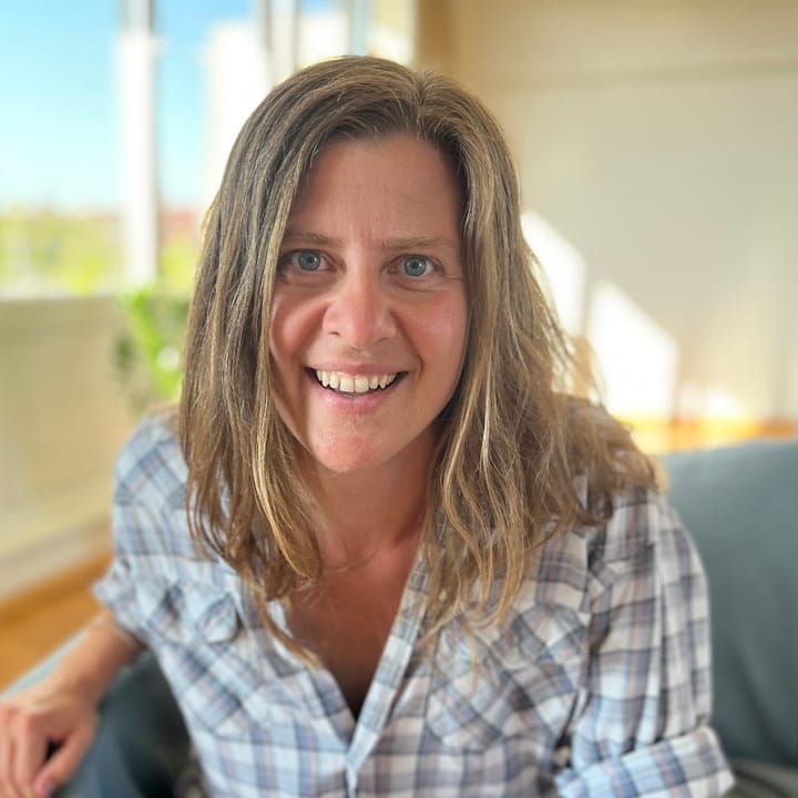 Henriette Lorenz — Mit-Entwicklerin der Emotional Journey, Trainerin für Gefühlsarbeit und Embodiment